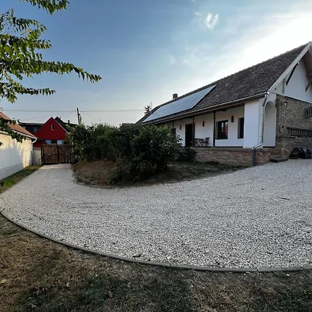 Singer Vendeghaz アパート Bonyhád