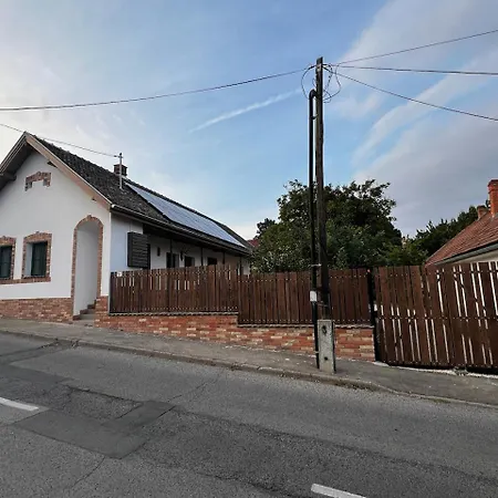 Singer Vendeghaz Διαμέρισμα *